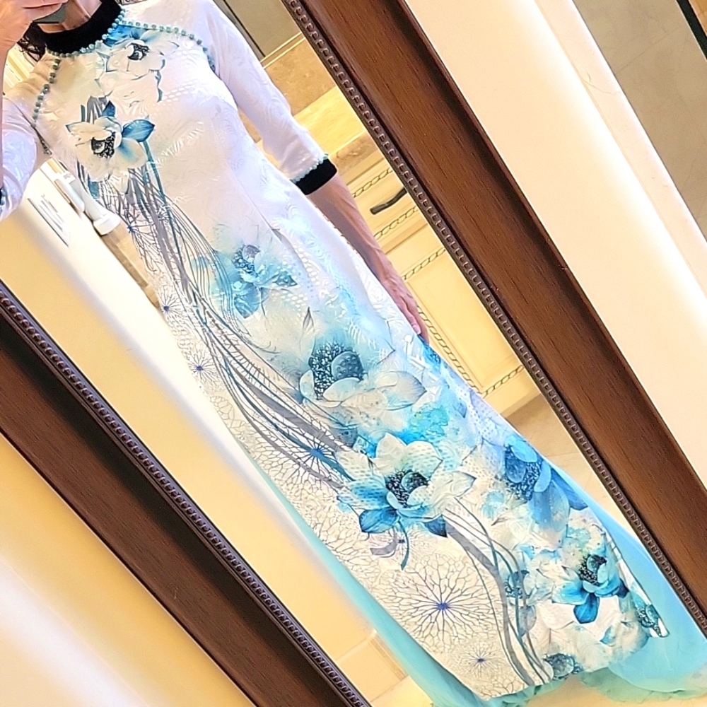 Gorgeous Vietnamese áo dài - Long Tunic Over Pants,  XS